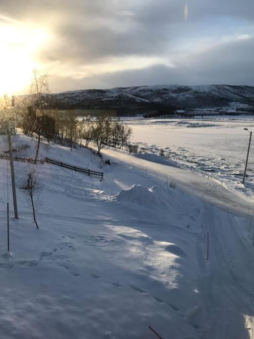 Trivelig Fritidshus Pa Arnes, Senja Straumstad ภายนอก รูปภาพ