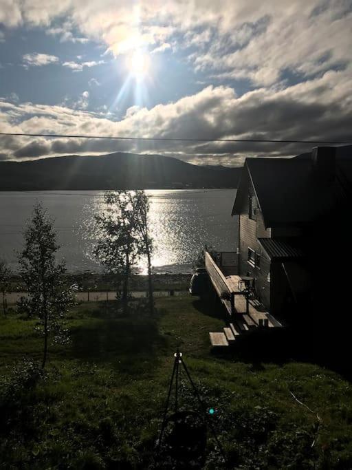 Trivelig Fritidshus Pa Arnes, Senja Straumstad ภายนอก รูปภาพ