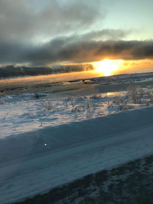 Trivelig Fritidshus Pa Arnes, Senja Straumstad ภายนอก รูปภาพ